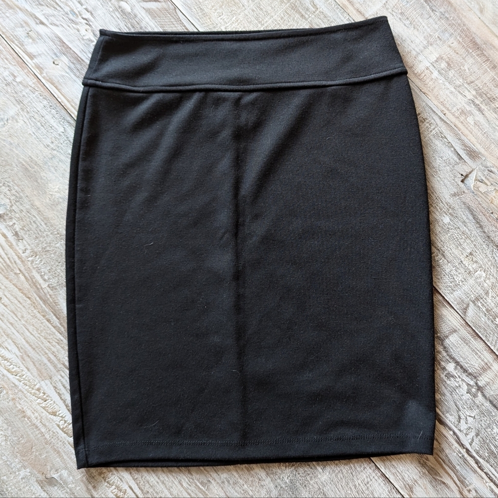Black pencil skirt size medium